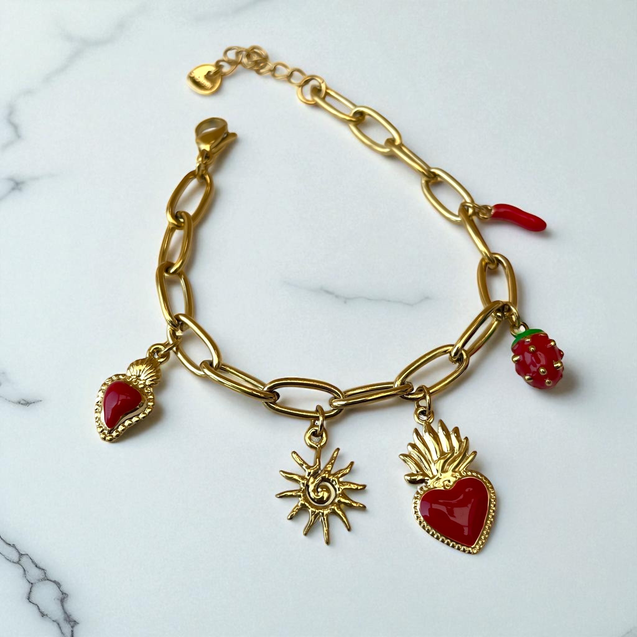 Bracelet chaîne dorée breloques rouges Rklisa
