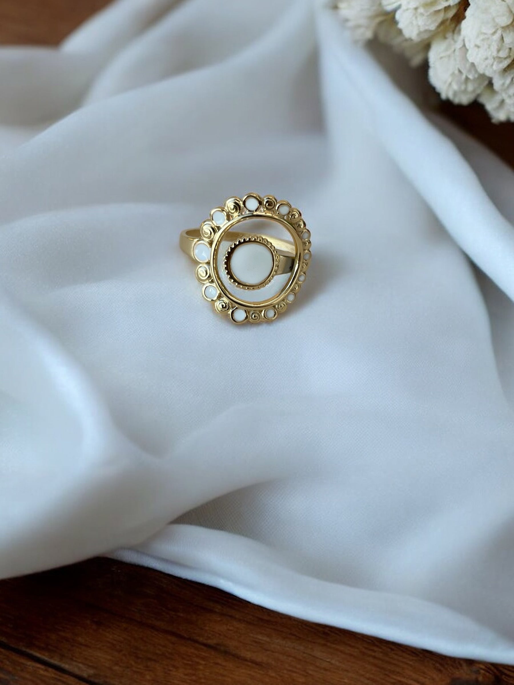 Bague fine ajourée motifs tourbillon Rklisa