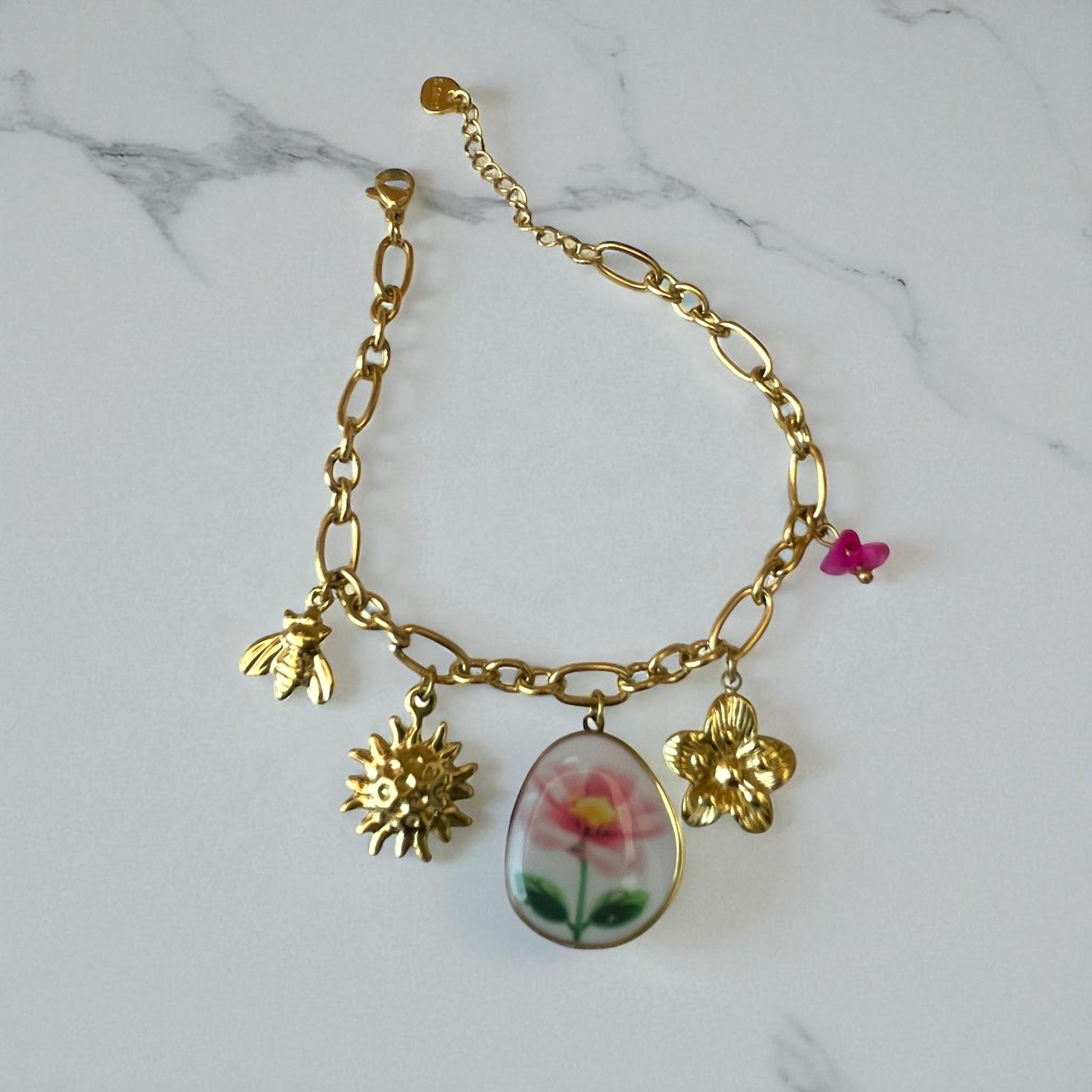 Bracelet chaîne dorée avec charms fleur dessinée Rklisa