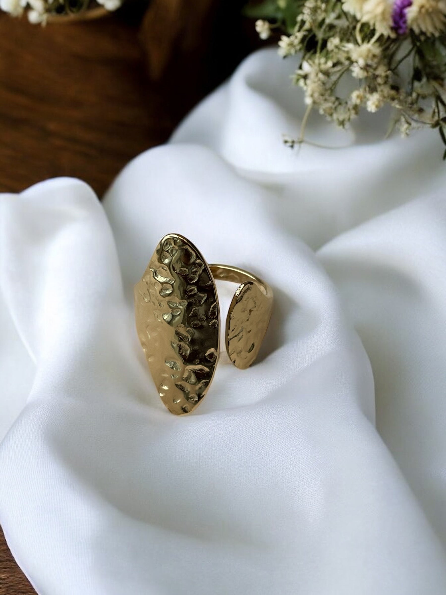 Bague large martelée en acier inoxydable. Rklisa