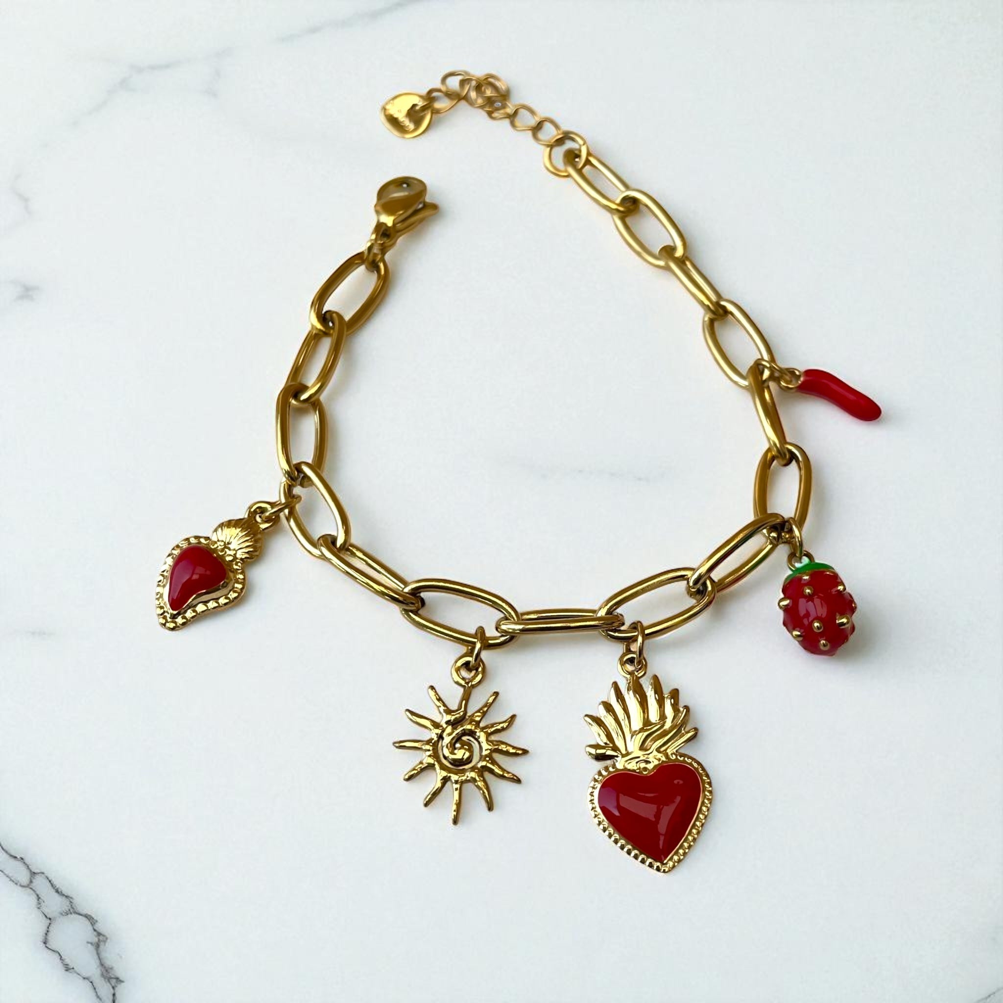 Bracelet chaîne dorée breloques rouges Rklisa
