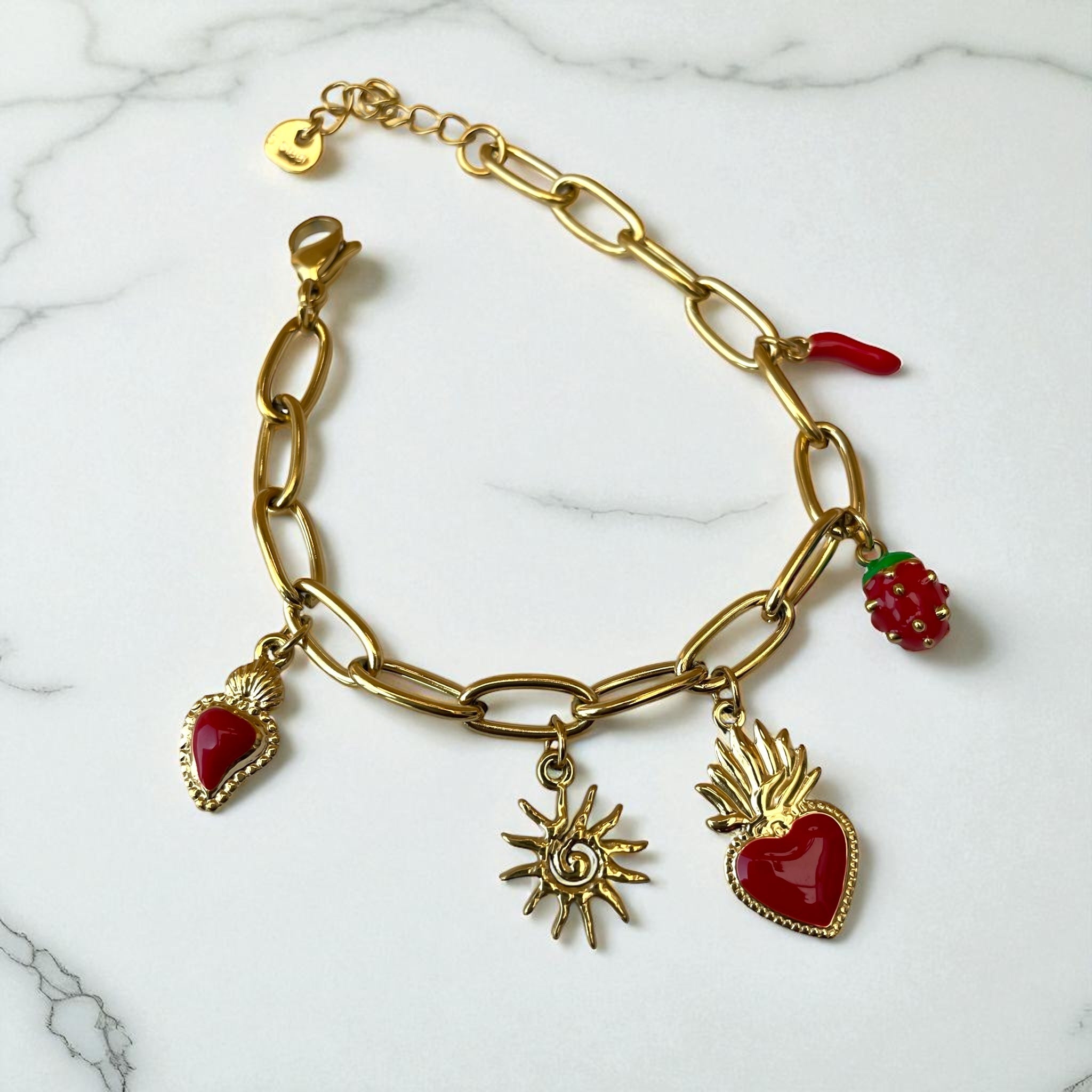 Bracelet chaîne dorée breloques rouges Rklisa