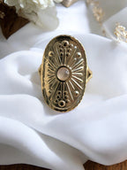 Bague large sculptée avec pierre nature rose Rklisa