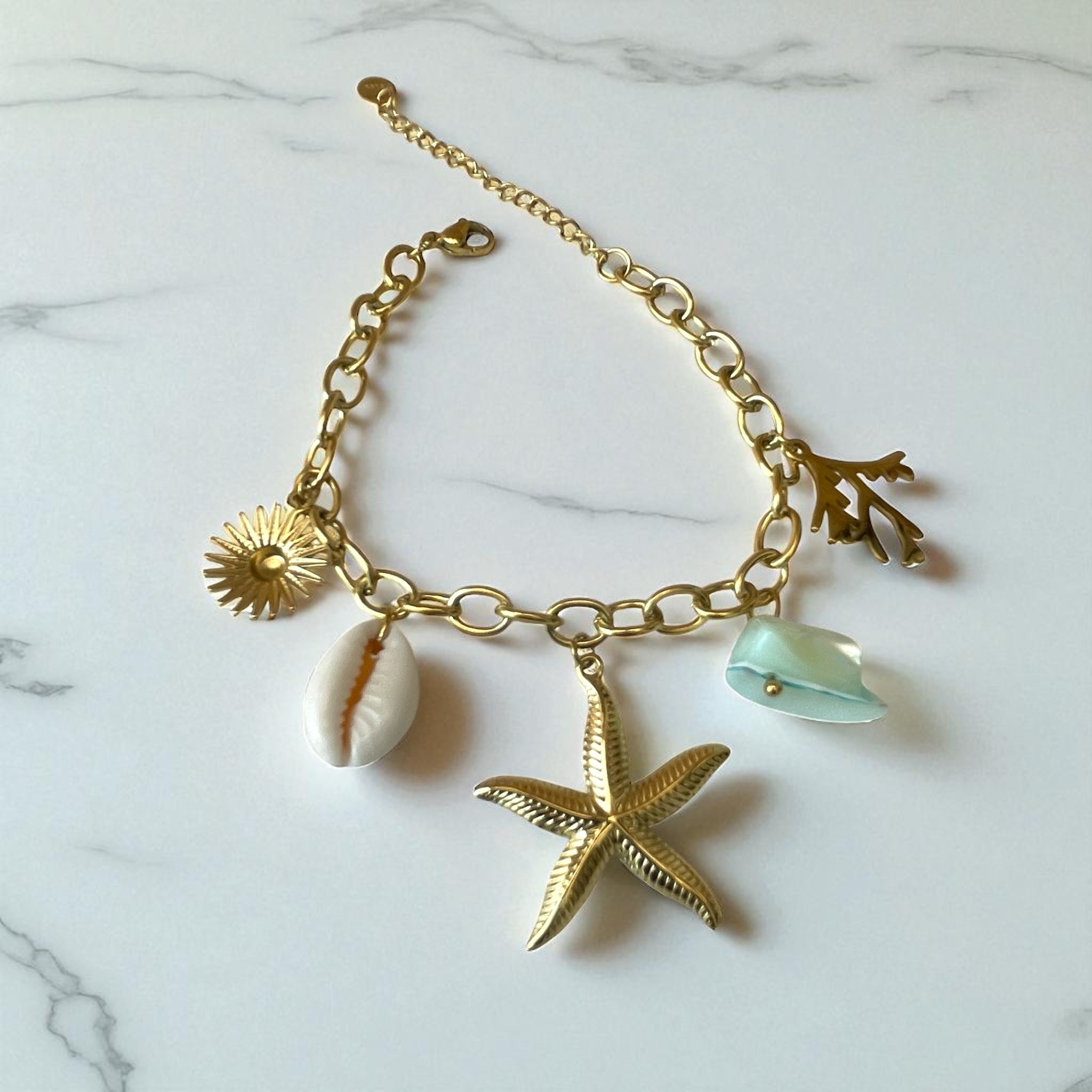 Bracelet doré charms étoile de mer coquillage perle Rklisa