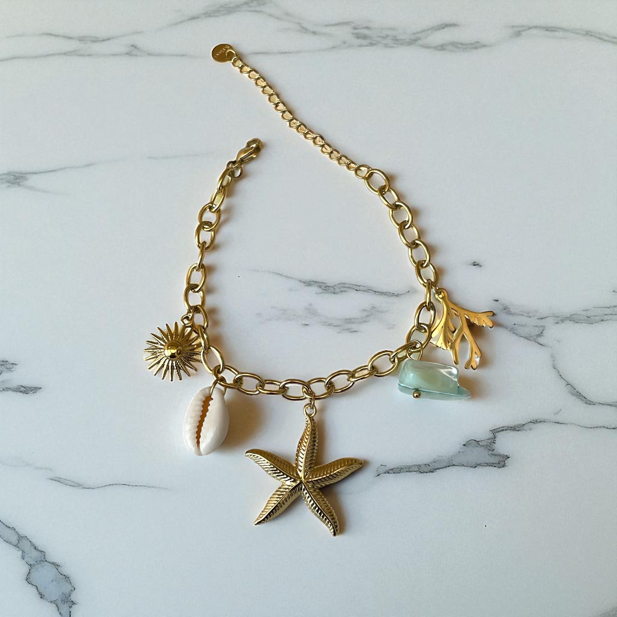 Bracelet doré charms étoile de mer coquillage perle Rklisa