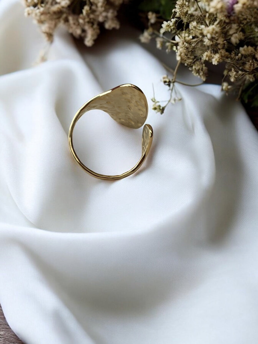 Bague large martelée en acier inoxydable. Rklisa