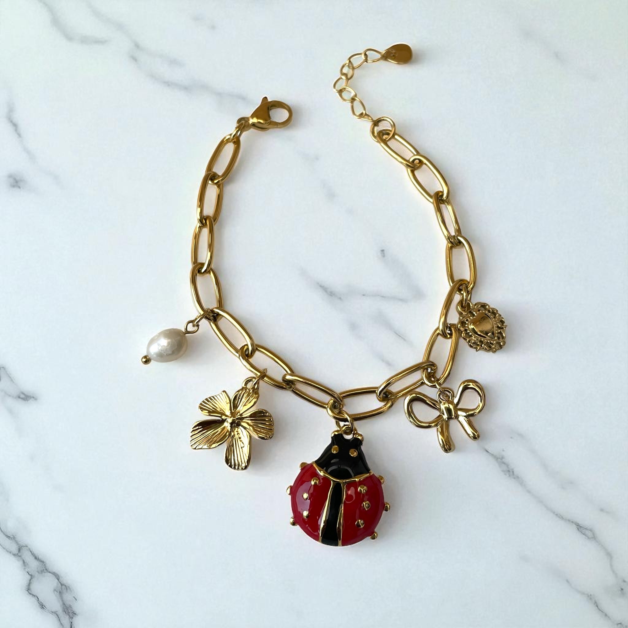 Bracelet chaîne dorée charms coccinelle, perles, fleur Rklisa