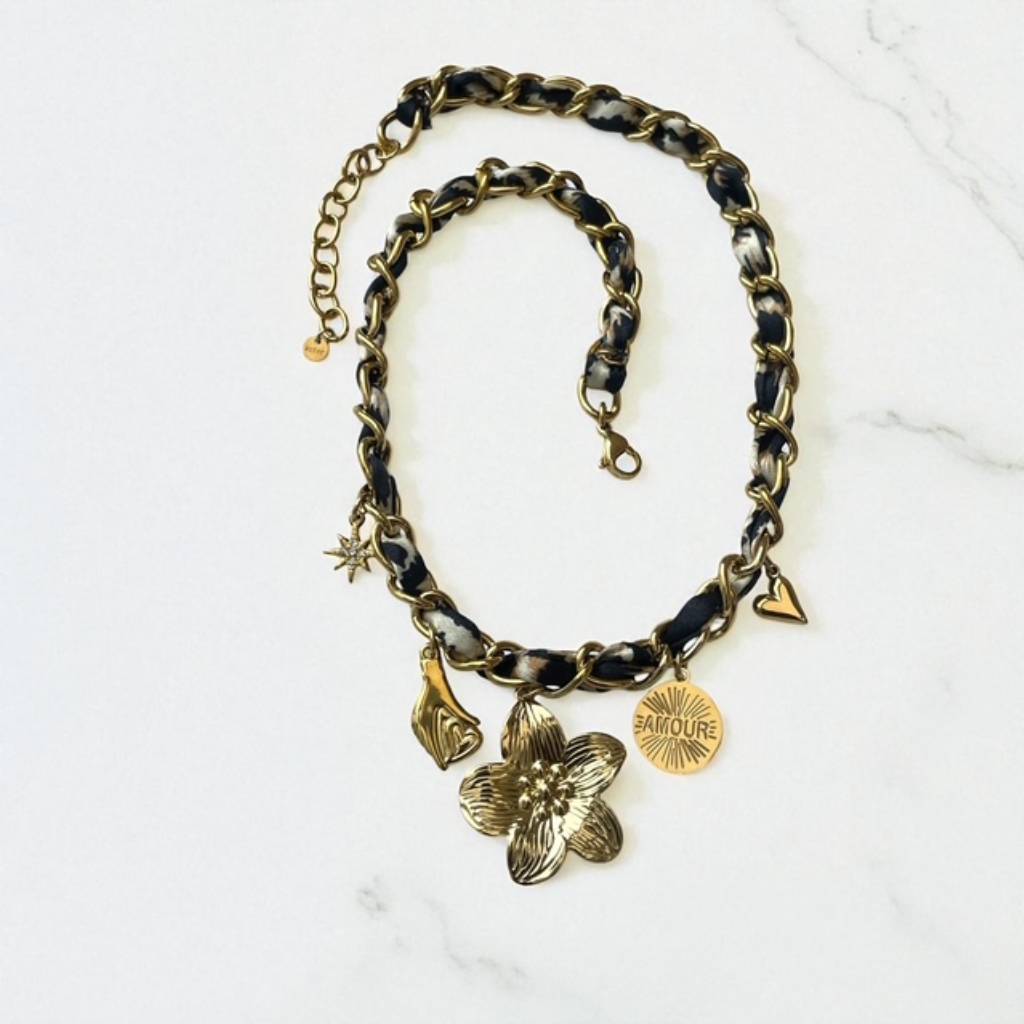 Collier breloque aesmée
