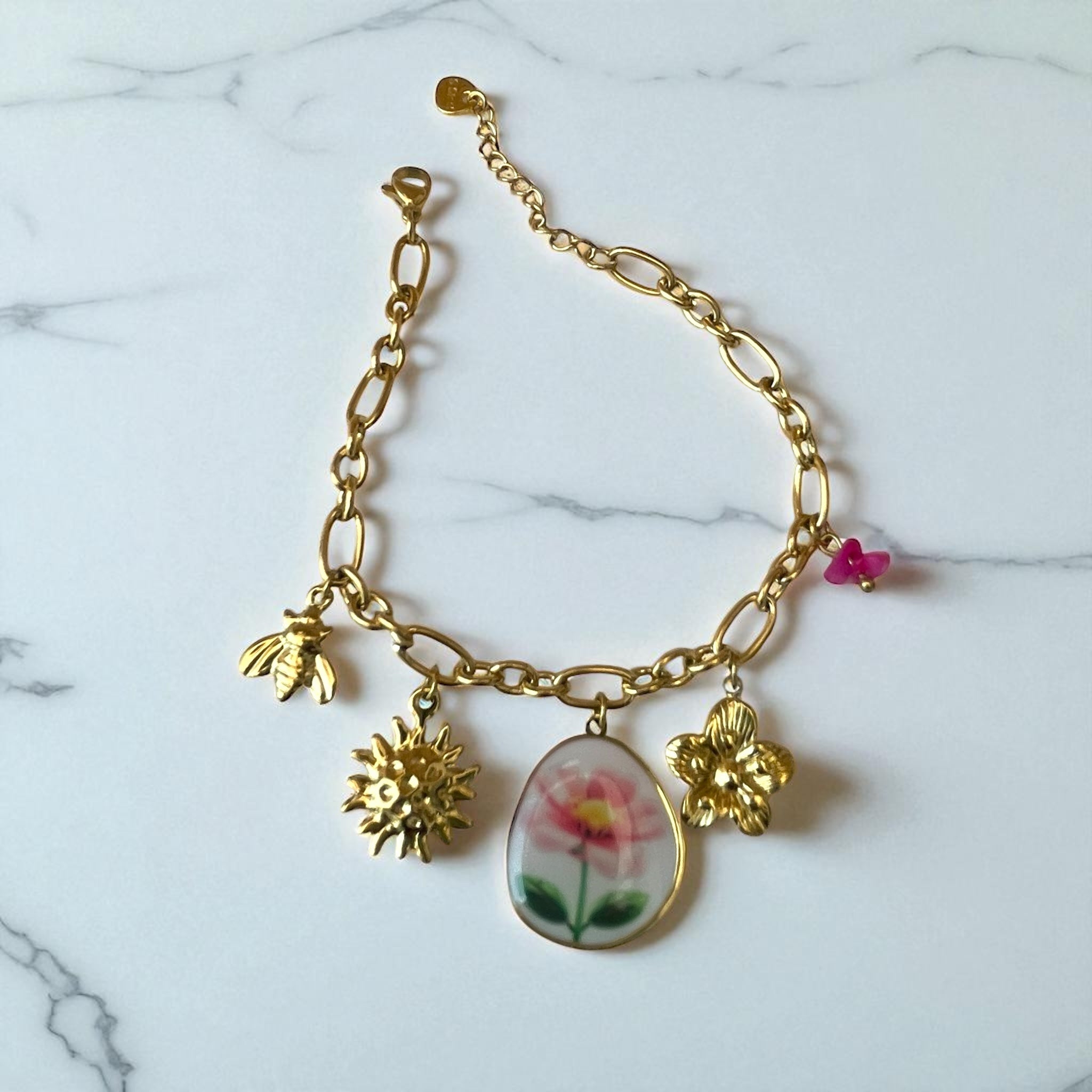 Bracelet chaîne dorée avec charms fleur dessinée Rklisa